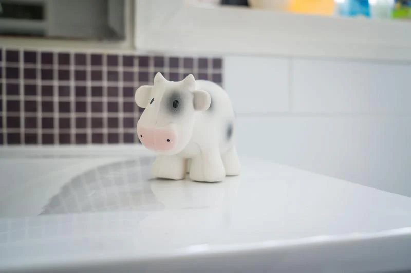 Tikiri Buddies - Farm - Cow - Image 3